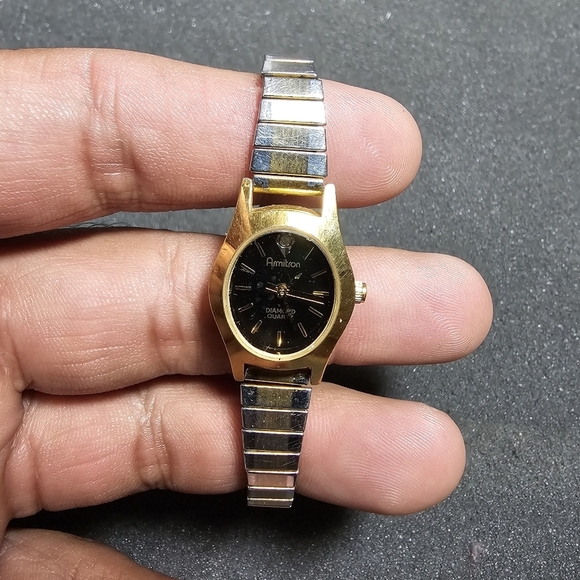 Armitron Diamind Quartz Ladies Watch Gold Tone Black Dial Working 25/5116 shows - Picture 3 of 9